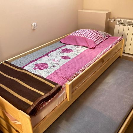 Dom Mlodziezowy W Polanie Serednie Male Exterior foto