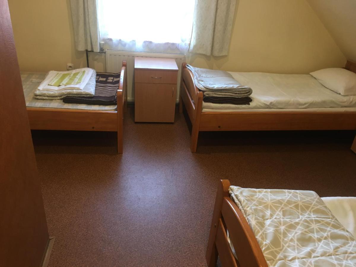 Dom Mlodziezowy W Polanie Serednie Male Exterior foto