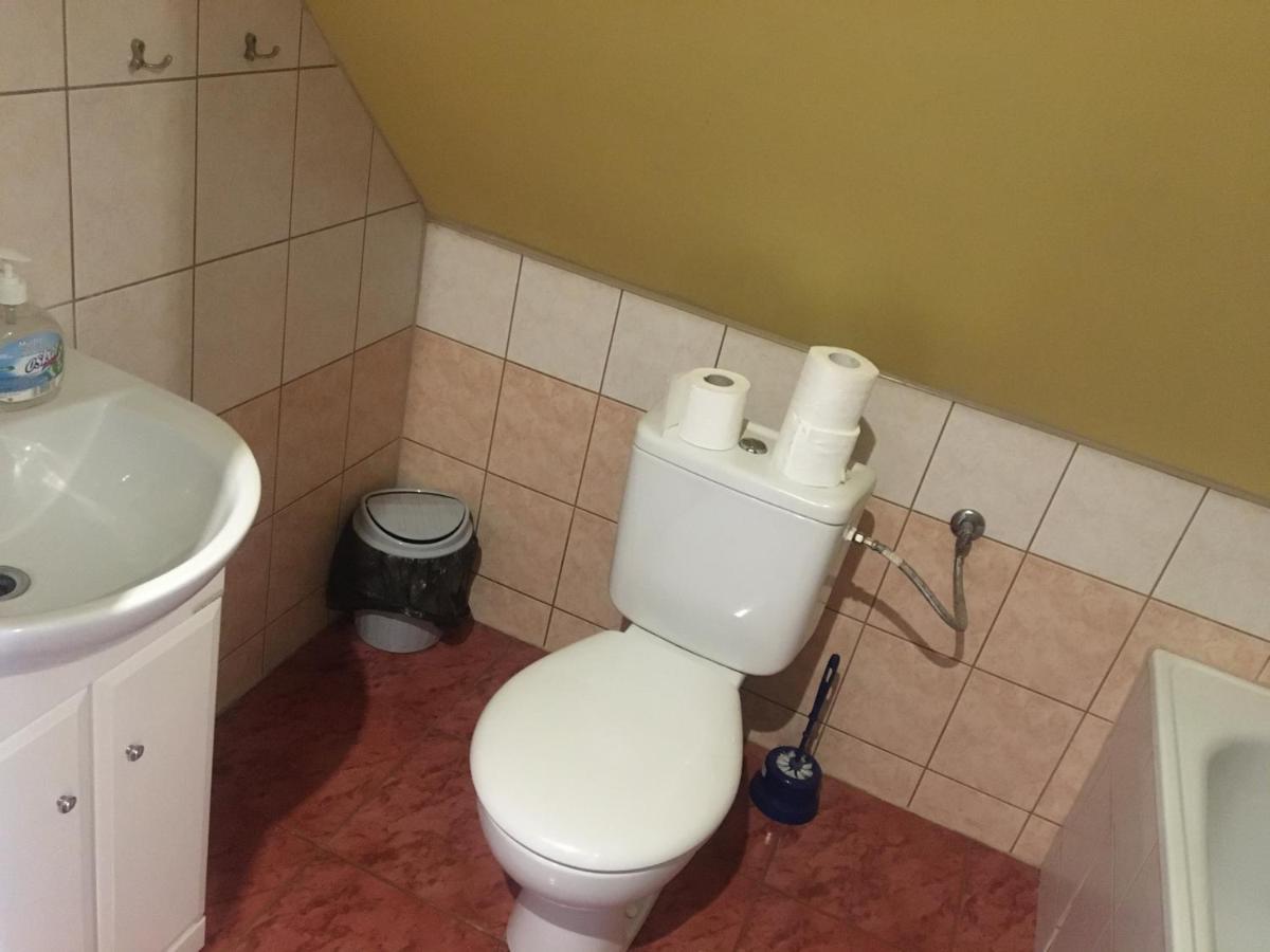 Dom Mlodziezowy W Polanie Serednie Male Exterior foto