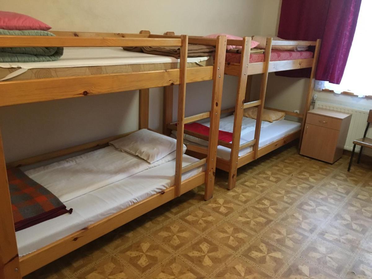 Dom Mlodziezowy W Polanie Serednie Male Exterior foto