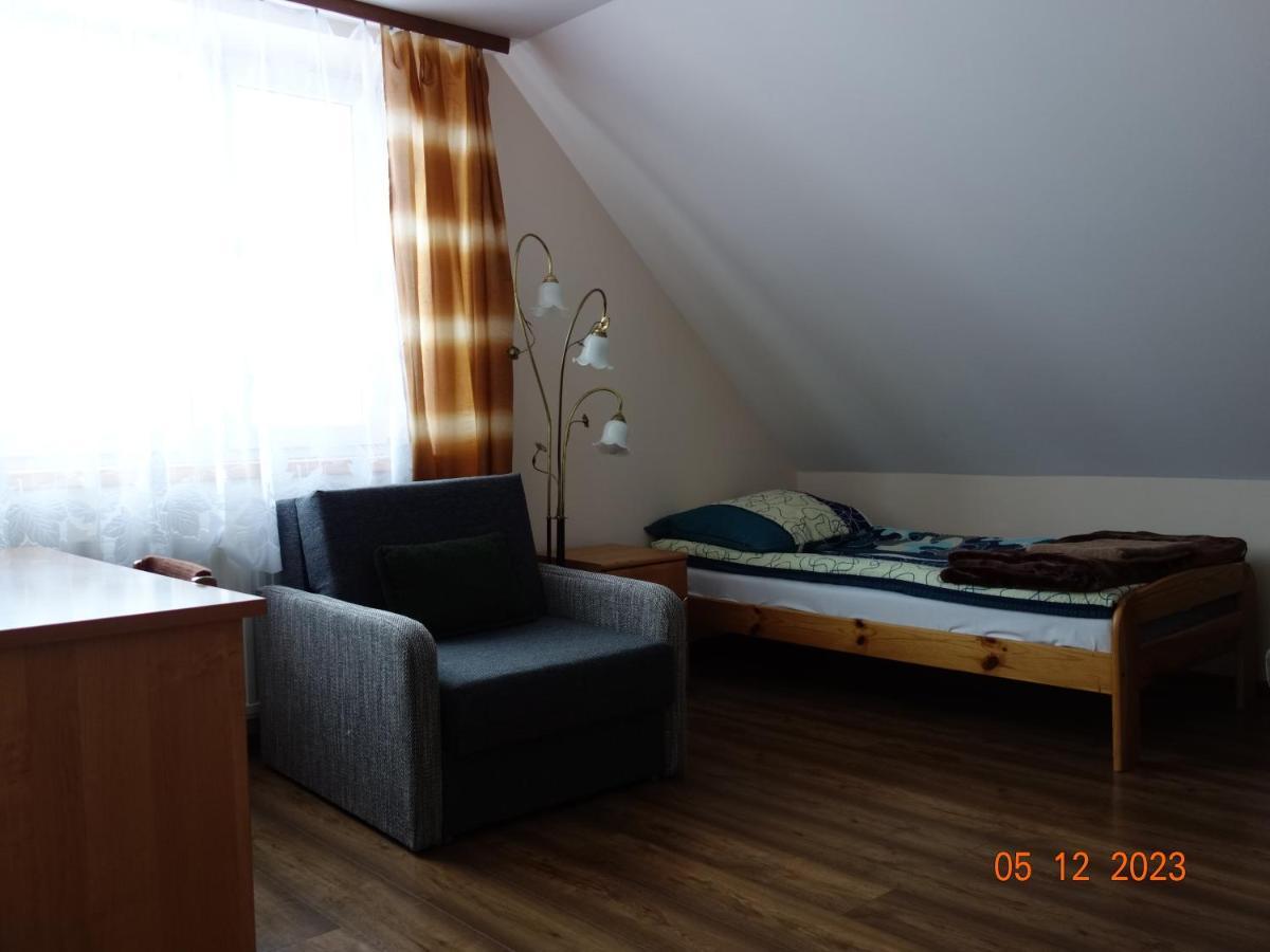 Dom Mlodziezowy W Polanie Serednie Male Exterior foto